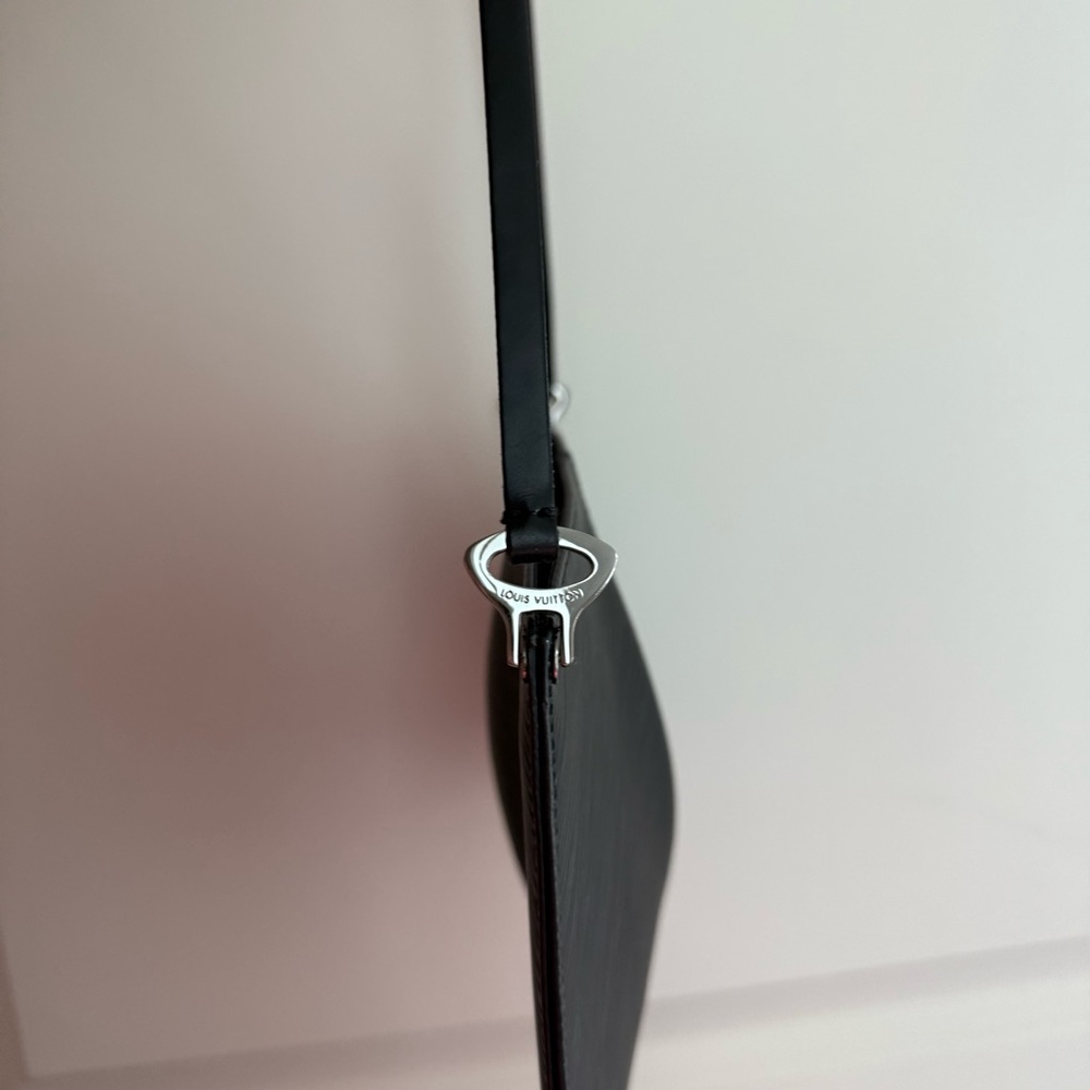 Louis Vuitton Epi Pochette Demi-Lune in Black - Picture 3 of 7